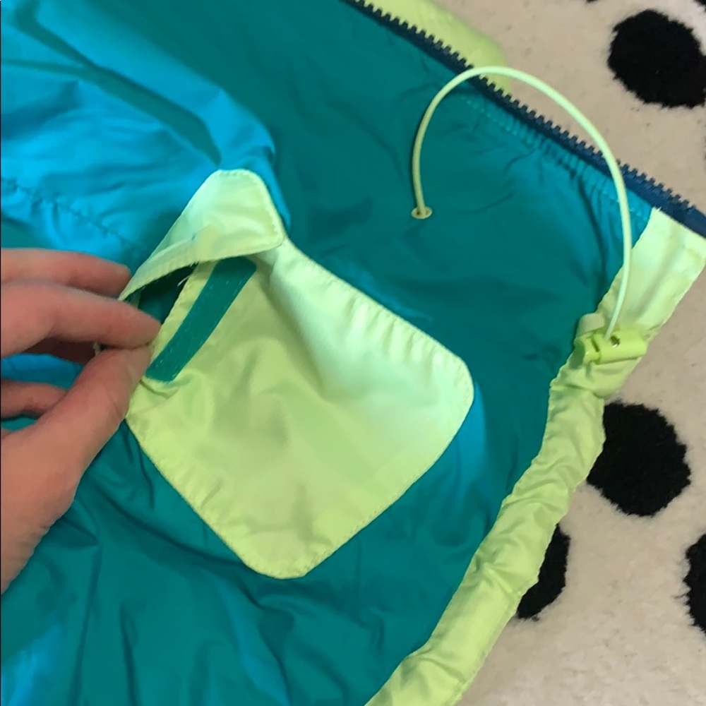 North Face’s Light Weight Jacket (Medium) - image 5